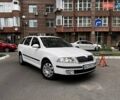 Белый Шкода Октавия, объемом двигателя 1.6 л и пробегом 307 тыс. км за 5500 $, фото 1 на Automoto.ua