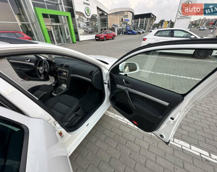 Білий Шкода Октавія, об'ємом двигуна 2 л та пробігом 260 тис. км за 9400 $, фото 42 на Automoto.ua