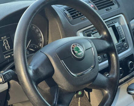 Белый Шкода Октавия, объемом двигателя 1.6 л и пробегом 236 тыс. км за 8200 $, фото 16 на Automoto.ua