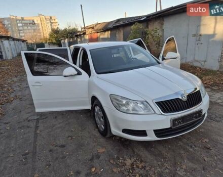 Шкода Октавия 2009 в Умани на Automoto.ua Белый Шкода Октавия, объемом двигателя 1.6 л и пробегом 252 тыс. км за 7600 $, фото 13 на Automoto.ua