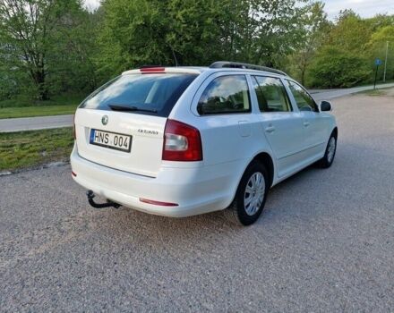 Белый Шкода Октавия, объемом двигателя 1.9 л и пробегом 220 тыс. км за 2200 $, фото 2 на Automoto.ua
