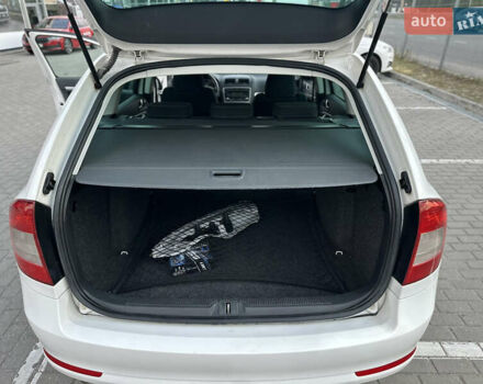 Білий Шкода Октавія, об'ємом двигуна 2 л та пробігом 260 тис. км за 9400 $, фото 37 на Automoto.ua