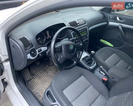 Белый Шкода Октавия, объемом двигателя 1.39 л и пробегом 206 тыс. км за 8500 $, фото 5 на Automoto.ua