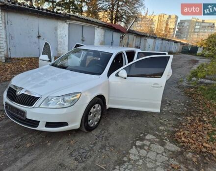 Шкода Октавия 2009 в Умани на Automoto.ua Белый Шкода Октавия, объемом двигателя 1.6 л и пробегом 252 тыс. км за 7600 $, фото 14 на Automoto.ua