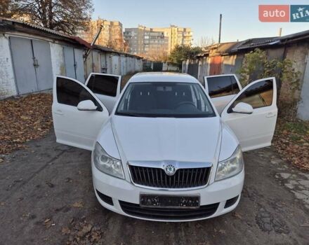 Шкода Октавия 2009 в Умани на Automoto.ua Белый Шкода Октавия, объемом двигателя 1.6 л и пробегом 252 тыс. км за 7600 $, фото 7 на Automoto.ua