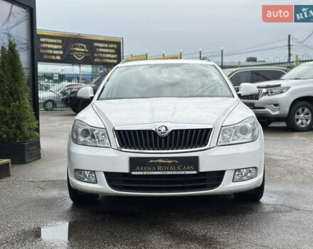 Белый Шкода Октавия, объемом двигателя 1.8 л и пробегом 171 тыс. км за 7800 $, фото 6 на Automoto.ua