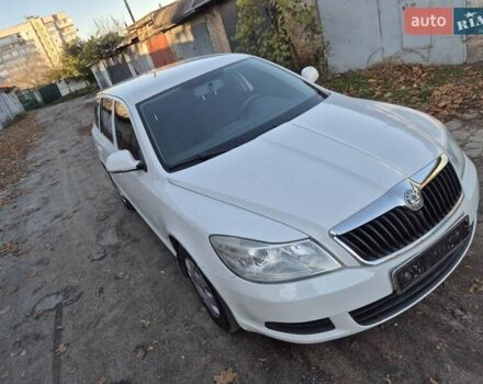 Шкода Октавия 2009 в Умани на Automoto.ua Белый Шкода Октавия, объемом двигателя 1.6 л и пробегом 252 тыс. км за 7600 $, фото 9 на Automoto.ua