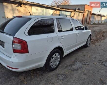 Шкода Октавия 2009 в Умани на Automoto.ua Белый Шкода Октавия, объемом двигателя 1.6 л и пробегом 252 тыс. км за 7600 $, фото 4 на Automoto.ua