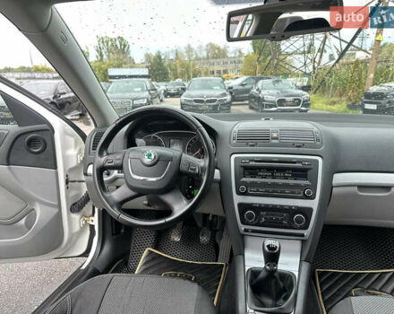 Белый Шкода Октавия, объемом двигателя 1.8 л и пробегом 171 тыс. км за 7800 $, фото 19 на Automoto.ua