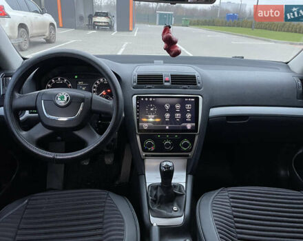 Білий Шкода Октавія, об'ємом двигуна 1.6 л та пробігом 299 тис. км за 7600 $, фото 45 на Automoto.ua