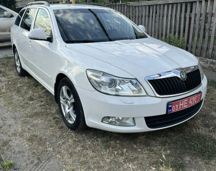 Білий Шкода Октавія, об'ємом двигуна 2 л та пробігом 260 тис. км за 9400 $, фото 2 на Automoto.ua