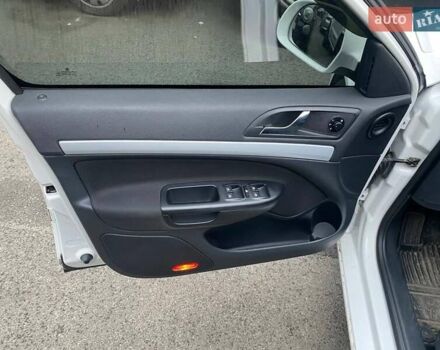 Белый Шкода Октавия, объемом двигателя 1.39 л и пробегом 206 тыс. км за 8500 $, фото 8 на Automoto.ua