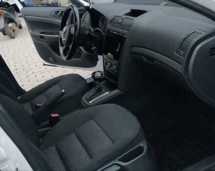 Шкода Октавия 2009 в Мукачеве на Automoto.ua Белый Шкода Октавия, объемом двигателя 1.39 л и пробегом 251 тыс. км за 7300 $, фото 16 на Automoto.ua