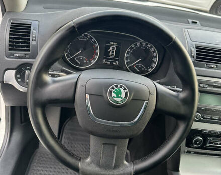 Білий Шкода Октавія, об'ємом двигуна 2 л та пробігом 260 тис. км за 9400 $, фото 27 на Automoto.ua