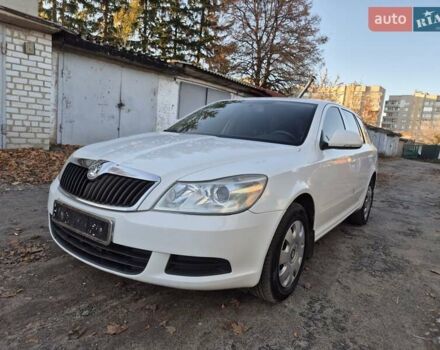 Шкода Октавия 2009 в Умани на Automoto.ua Белый Шкода Октавия, объемом двигателя 1.6 л и пробегом 252 тыс. км за 7600 $, фото 8 на Automoto.ua