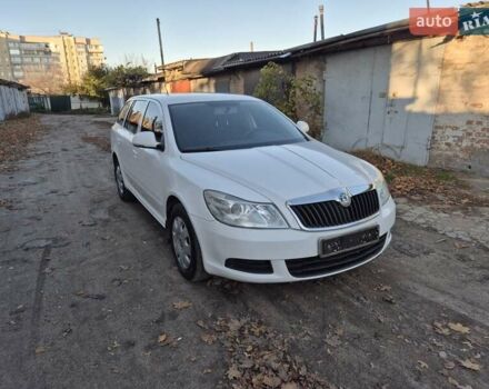 Шкода Октавия 2009 в Умани на Automoto.ua Белый Шкода Октавия, объемом двигателя 1.6 л и пробегом 252 тыс. км за 7600 $, фото 6 на Automoto.ua