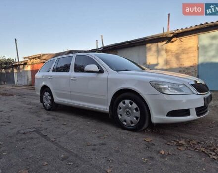 Шкода Октавия 2009 в Умани на Automoto.ua Белый Шкода Октавия, объемом двигателя 1.6 л и пробегом 252 тыс. км за 7600 $, фото 3 на Automoto.ua