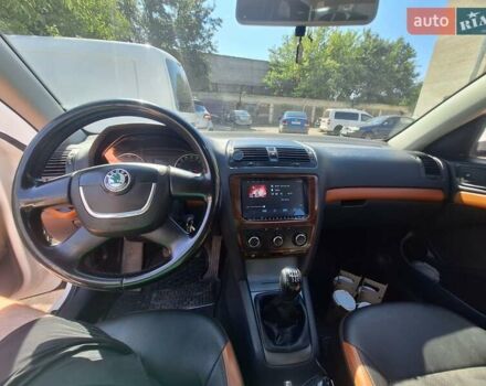 Білий Шкода Октавія, об'ємом двигуна 1.6 л та пробігом 320 тис. км за 7100 $, фото 18 на Automoto.ua