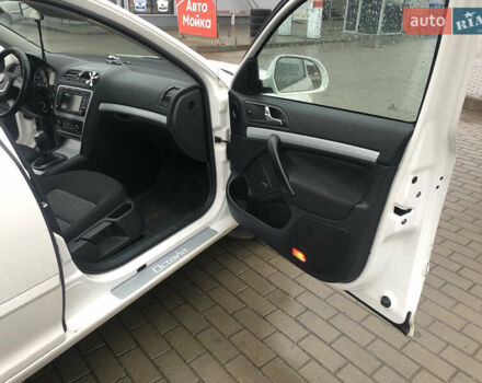 Білий Шкода Октавія, об'ємом двигуна 1.39 л та пробігом 230 тис. км за 6600 $, фото 6 на Automoto.ua