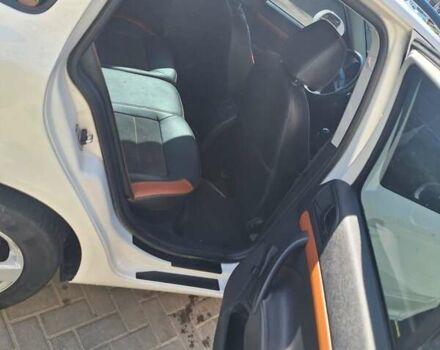 Білий Шкода Октавія, об'ємом двигуна 1.6 л та пробігом 320 тис. км за 7100 $, фото 16 на Automoto.ua