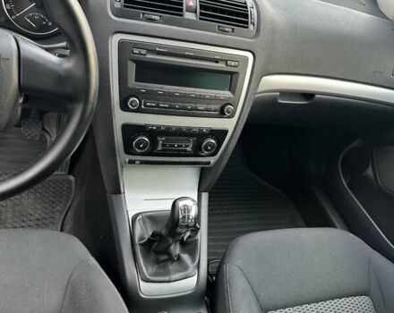 Білий Шкода Октавія, об'ємом двигуна 2 л та пробігом 260 тис. км за 9400 $, фото 29 на Automoto.ua