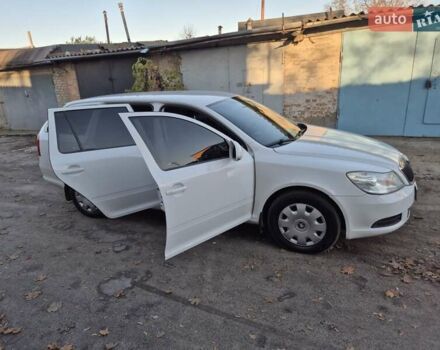Шкода Октавия 2009 в Умани на Automoto.ua Белый Шкода Октавия, объемом двигателя 1.6 л и пробегом 252 тыс. км за 7600 $, фото 19 на Automoto.ua