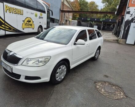 Білий Шкода Октавія, об'ємом двигуна 1.6 л та пробігом 252 тис. км за 7750 $, фото 1 на Automoto.ua