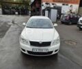 Білий Шкода Октавія, об'ємом двигуна 1.6 л та пробігом 252 тис. км за 7750 $, фото 4 на Automoto.ua