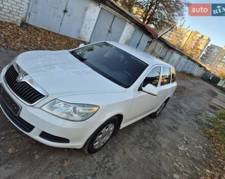 Шкода Октавия 2009 в Умани на Automoto.ua Белый Шкода Октавия, объемом двигателя 1.6 л и пробегом 252 тыс. км за 7600 $, фото 10 на Automoto.ua