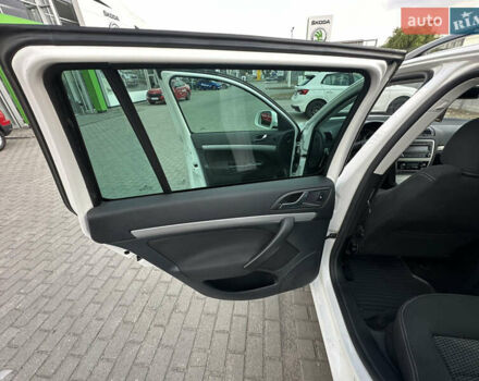Білий Шкода Октавія, об'ємом двигуна 2 л та пробігом 260 тис. км за 9400 $, фото 36 на Automoto.ua