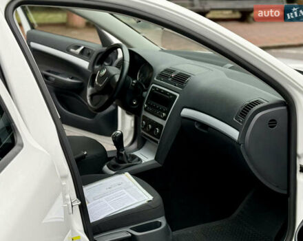 Белый Шкода Октавия, объемом двигателя 1.6 л и пробегом 204 тыс. км за 8999 $, фото 45 на Automoto.ua