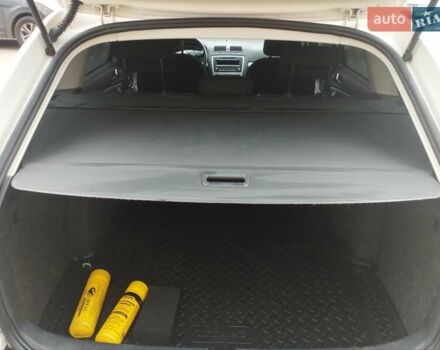 Білий Шкода Октавія, об'ємом двигуна 1.8 л та пробігом 251 тис. км за 10000 $, фото 28 на Automoto.ua