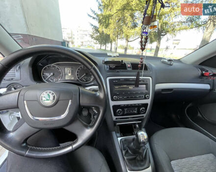 Белый Шкода Октавия, объемом двигателя 1.8 л и пробегом 230 тыс. км за 8500 $, фото 8 на Automoto.ua