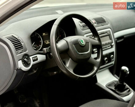 Белый Шкода Октавия, объемом двигателя 1.6 л и пробегом 204 тыс. км за 8999 $, фото 33 на Automoto.ua