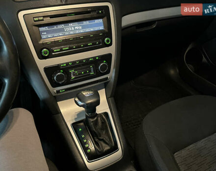 Шкода Октавия 2010 в Хмельницком на Automoto.ua Белый Шкода Октавия, объемом двигателя 1.6 л и пробегом 357 тыс. км за 5900 $, фото 7 на Automoto.ua