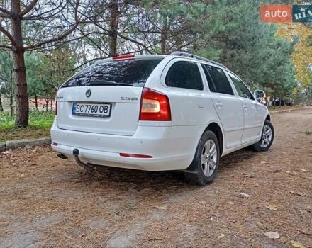 Шкода Октавія 2010 у Самборе на Automoto.ua Білий Шкода Октавія, об'ємом двигуна 1.6 л та пробігом 300 тис. км за 7700 $, фото 5 на Automoto.ua