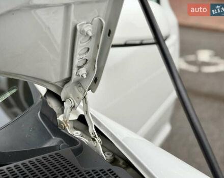 Белый Шкода Октавия, объемом двигателя 1.6 л и пробегом 204 тыс. км за 8999 $, фото 65 на Automoto.ua