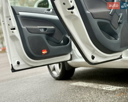 Белый Шкода Октавия, объемом двигателя 1.6 л и пробегом 204 тыс. км за 8999 $, фото 68 на Automoto.ua