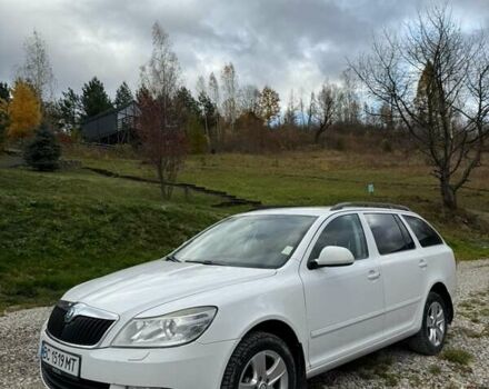 Шкода Октавия 2010 в Стрые на Automoto.ua Белый Шкода Октавия, объемом двигателя 1.6 л и пробегом 295 тыс. км за 8200 $, фото 3 на Automoto.ua
