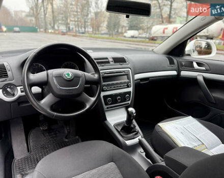 Белый Шкода Октавия, объемом двигателя 1.6 л и пробегом 204 тыс. км за 8999 $, фото 38 на Automoto.ua