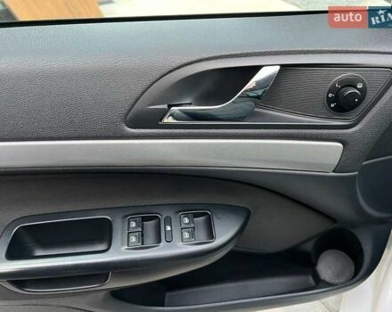 Белый Шкода Октавия, объемом двигателя 1.8 л и пробегом 267 тыс. км за 8250 $, фото 25 на Automoto.ua