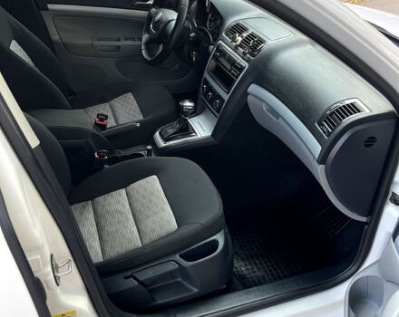 Белый Шкода Октавия, объемом двигателя 1.8 л и пробегом 317 тыс. км за 6900 $, фото 9 на Automoto.ua