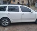 Белый Шкода Октавия, объемом двигателя 2 л и пробегом 318 тыс. км за 8000 $, фото 1 на Automoto.ua