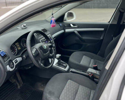 Белый Шкода Октавия, объемом двигателя 1.6 л и пробегом 420 тыс. км за 5999 $, фото 11 на Automoto.ua