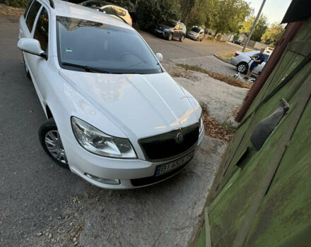 Белый Шкода Октавия, объемом двигателя 1.6 л и пробегом 230 тыс. км за 8800 $, фото 4 на Automoto.ua