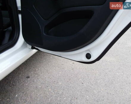 Белый Шкода Октавия, объемом двигателя 1.2 л и пробегом 260 тыс. км за 7700 $, фото 23 на Automoto.ua
