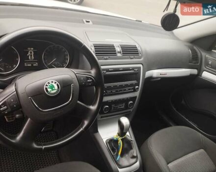 Білий Шкода Октавія, об'ємом двигуна 1.8 л та пробігом 251 тис. км за 10000 $, фото 19 на Automoto.ua