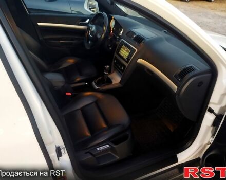 Белый Шкода Октавия, объемом двигателя 2 л и пробегом 245 тыс. км за 11200 $, фото 10 на Automoto.ua