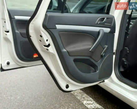 Белый Шкода Октавия, объемом двигателя 1.6 л и пробегом 204 тыс. км за 8999 $, фото 36 на Automoto.ua