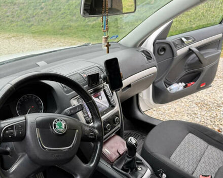 Шкода Октавия 2010 в Стрые на Automoto.ua Белый Шкода Октавия, объемом двигателя 1.6 л и пробегом 295 тыс. км за 8200 $, фото 11 на Automoto.ua